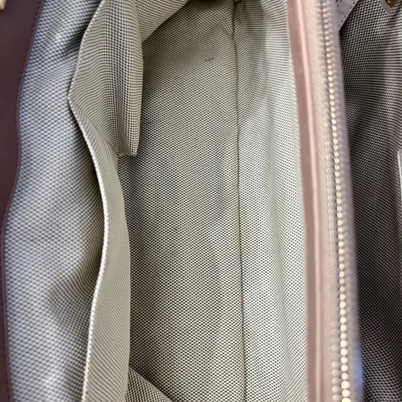 Vintage CHANEL Beige Calfskin Tote - Picture 9 of 11